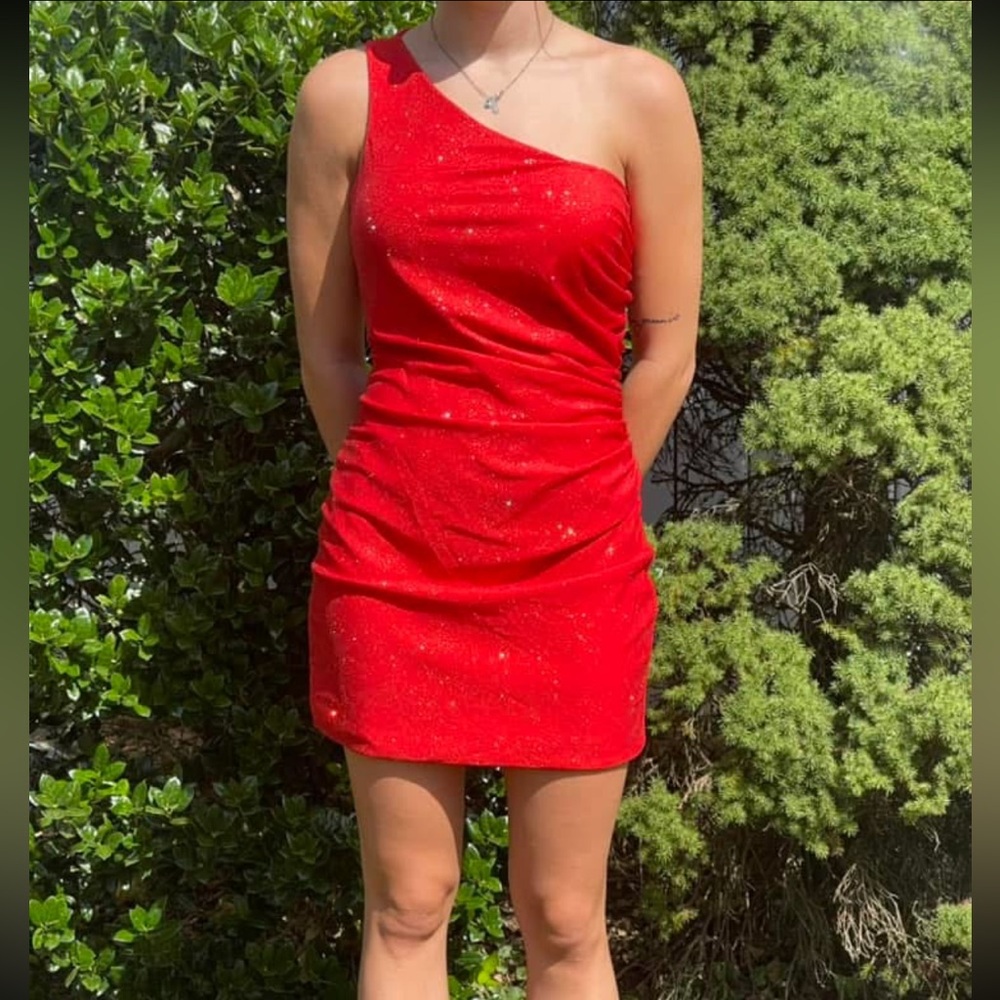 Elegant Red One-shoulder Dress